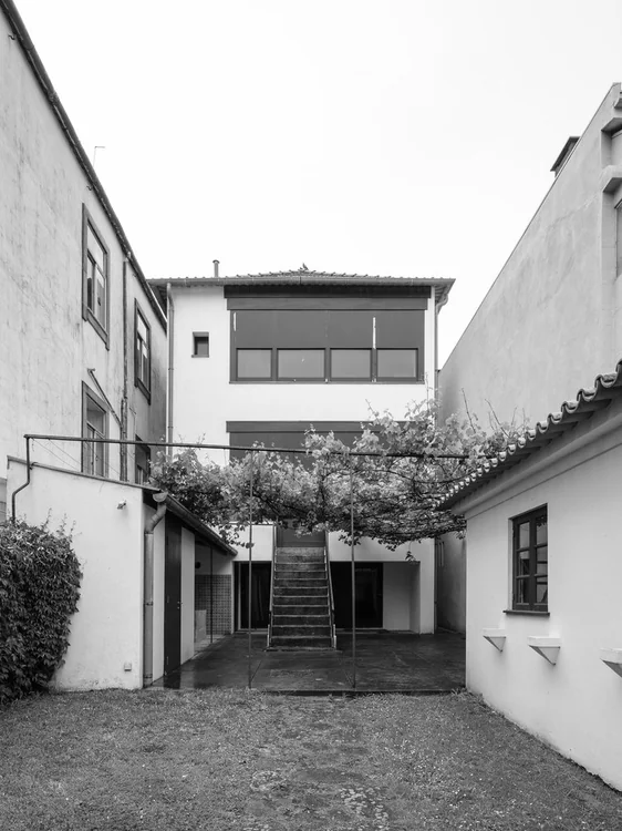 Casa de Roberto Ivens, Álvaro Siza — photograph 15 of 21