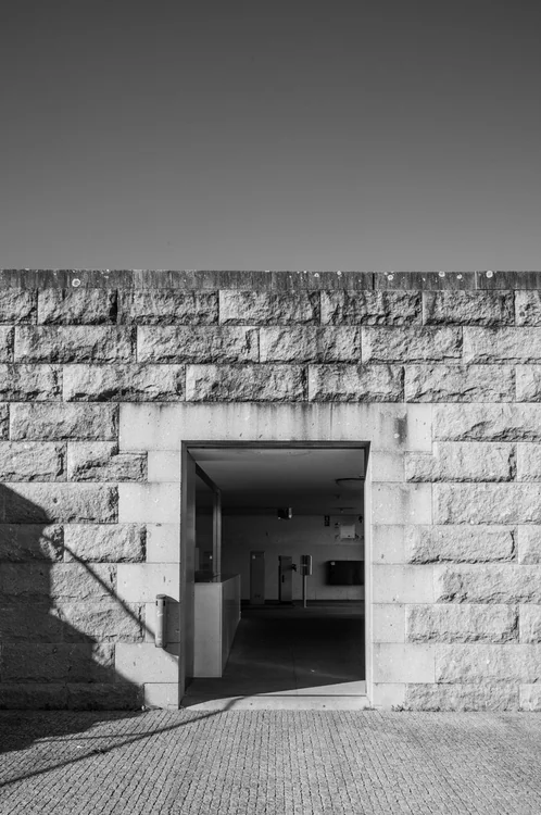 Praça Dr. Matos Machado, Álvaro Siza — photograph 13 of 26