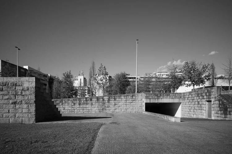 Praça Dr. Matos Machado, Álvaro Siza — photograph 2 of 26