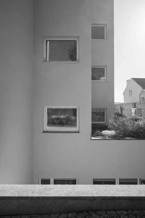 ALX · Aleixo Office Building, Álvaro Siza · Porto — photograph 9 of 26